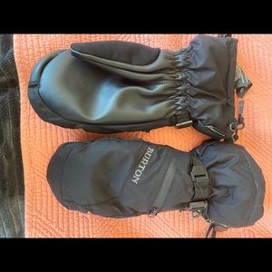 Barely used burton ski gloves